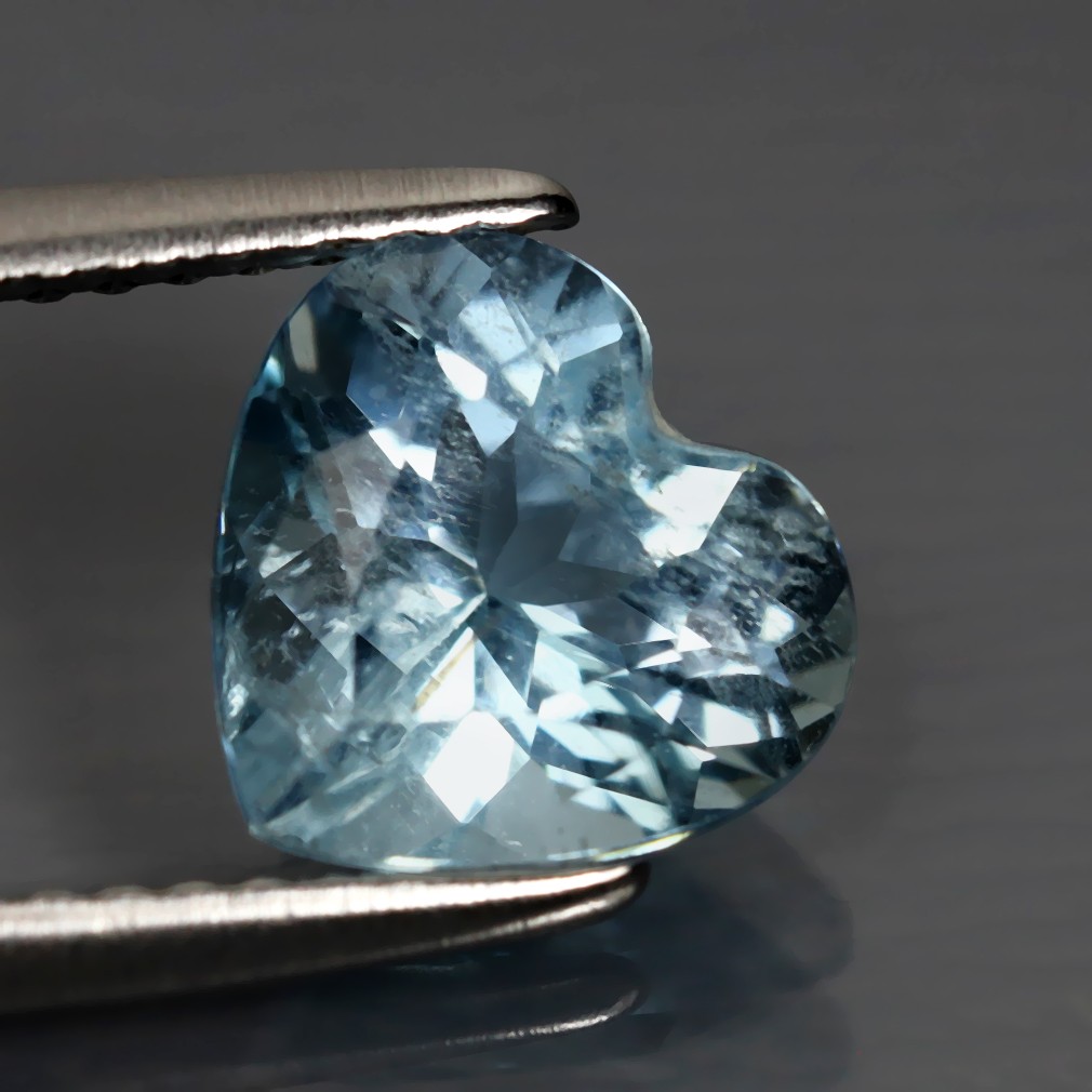 1.72 ct Pleasant Heart Cut (8 x 8mm) Brazil Natural Sky Blue Aquamarine Gemstone