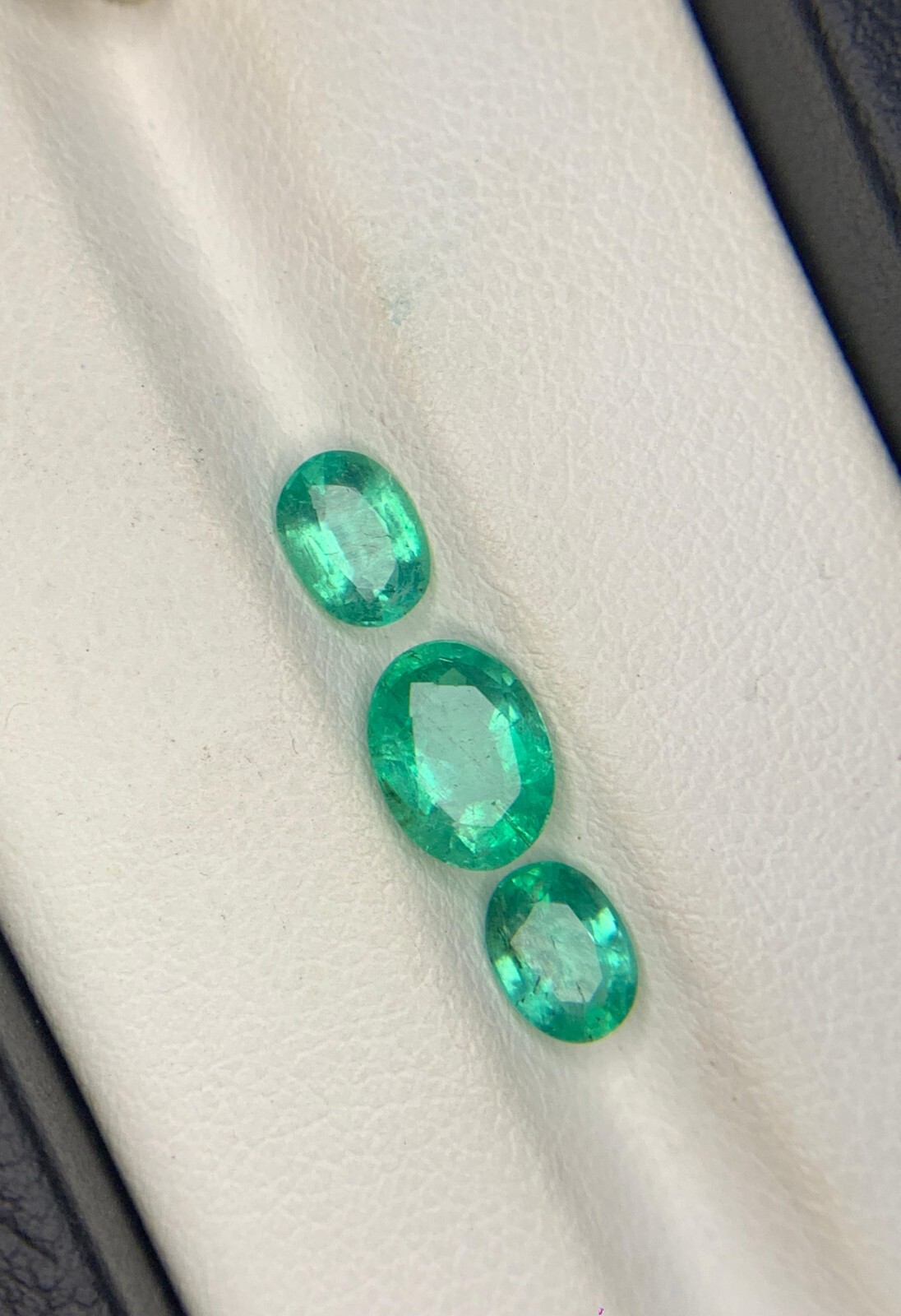 2.55 Carats Beautiful Panjsheer Emerald Pair For Earrings And Ring Piece