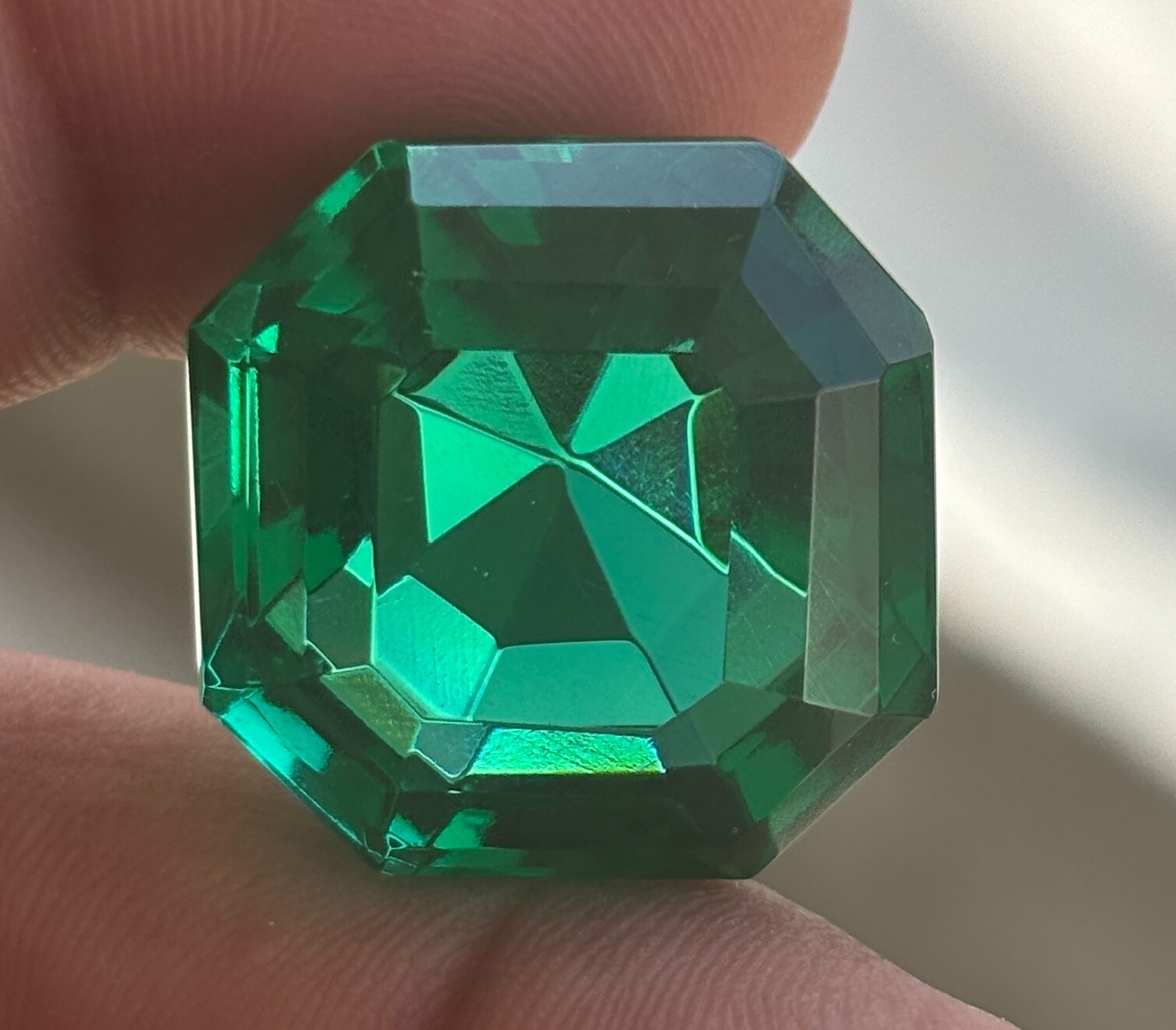 Natural 100 Cts Certified Colombian Square Cut Green Emerald Loose Gemstone