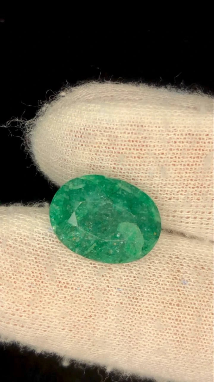 Natural Brazilian Emerald 6.85ct Oval Cut – Green – Clarity Enhanced