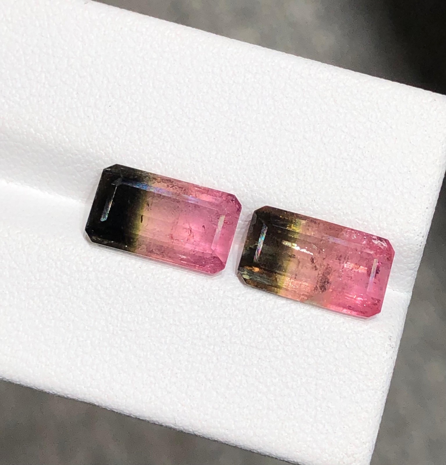 5.75 carats BICOLOUR TOURMALIN PAIR ORIGIN AFGHANISTAN